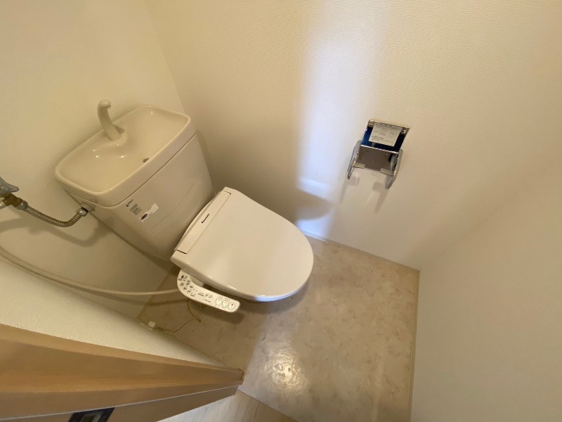 トイレ　ウォシュレット機能がついたトイレ。安心して使用できますね。