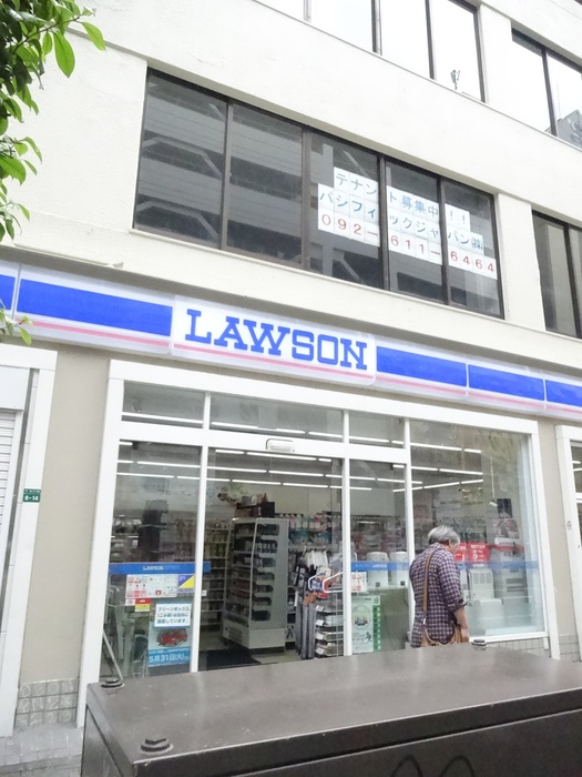 コンビニ　ローソン親不孝通り店（コンビニ）まで180m