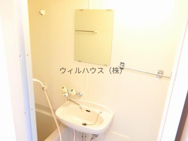 洗面設備　洗面台・鏡付き！