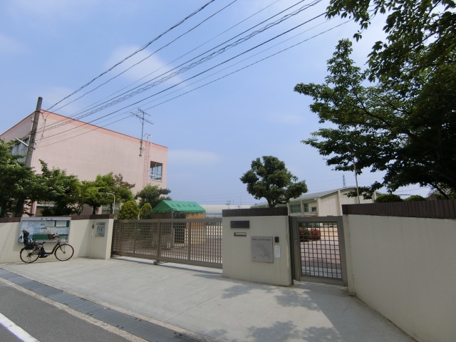 小学校　高槻市立土室小学校（小学校）まで22m