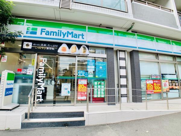 コンビニ　ファミリーマート 市谷柳町店（コンビニ）まで294m