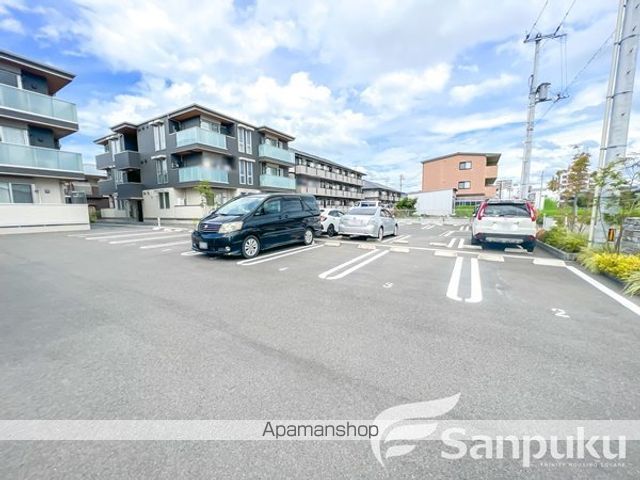 駐車場　駐車場
