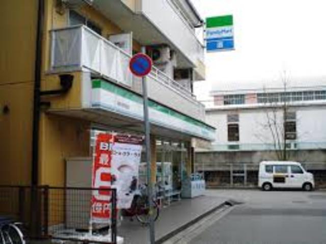 コンビニ　ファミリーマート猪名寺駅前店（コンビニ）まで910m
