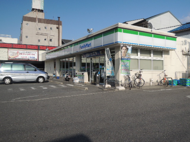 コンビニ　ファミリーマート 京都深草フチ町店（コンビニ）まで555m