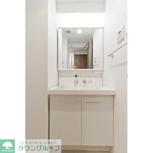 洗面設備　※写真は同タイプ住戸です。