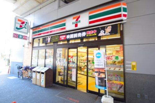 コンビニ　セブンイレブンＪＲ鶴ヶ丘駅前店（コンビニ）まで482m
