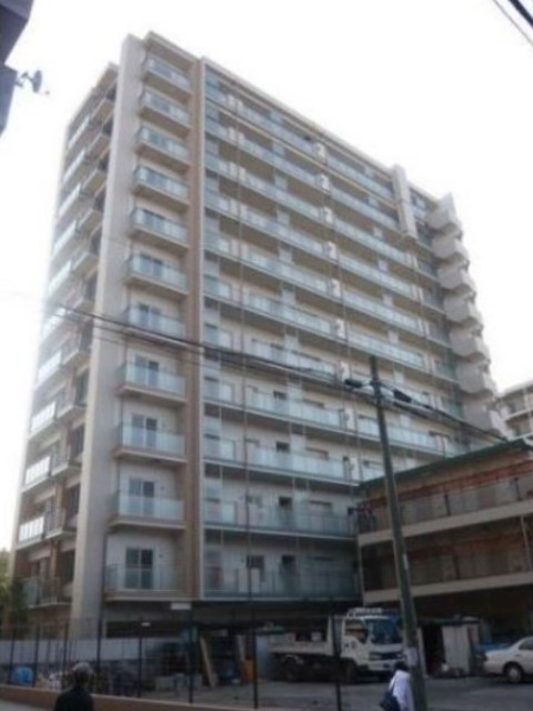 建物外観　１２階建ての賃貸マンション