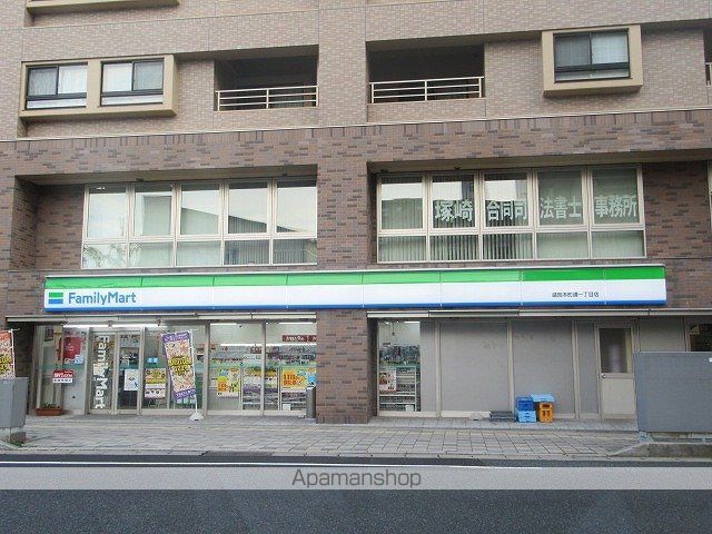 コンビニ　ファミリーマート（コンビニ）まで221m