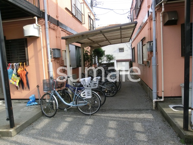 その他共有部分　敷地内自転車置き場有り。
