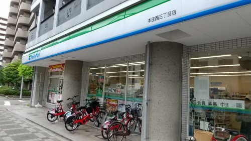 コンビニ　ファミリーマート 本庄西三丁目店（コンビニ）まで174m