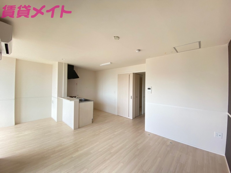 居室・リビング　反転タイプ参考写真