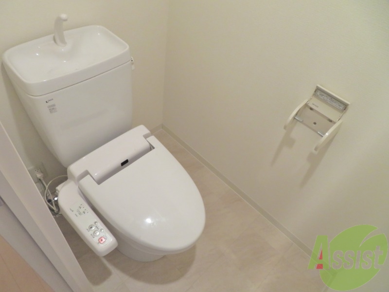 トイレ　トイレはウォシュレット機能付きです。安心して使用できますね。