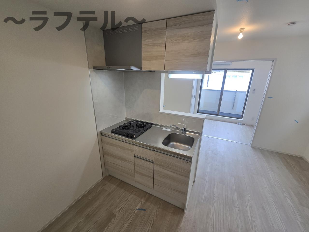 キッチン　同メーカー施工　別部屋イメージ写真