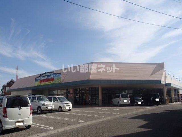 スーパー　マルヨシセンター 八万店（スーパー）まで517m