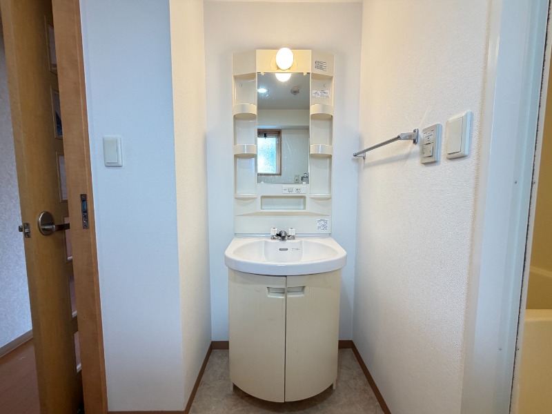 洗面設備　３０５号室の写真