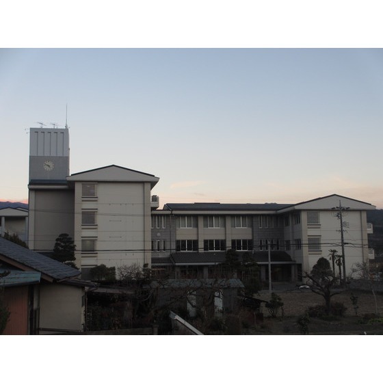 中学校　飯田市立緑ケ丘中学校（中学校）まで2362m