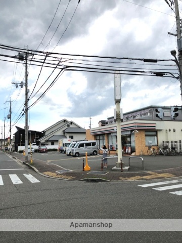 コンビニ　セブンイレブン（コンビニ）まで323m