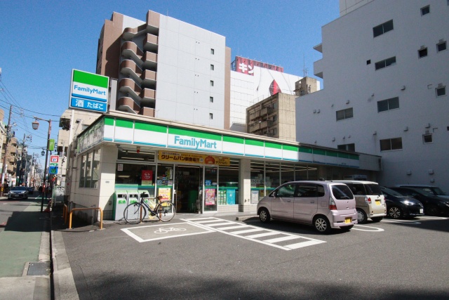 コンビニ　ファミリーマート 栄五丁目店（コンビニ）まで70m