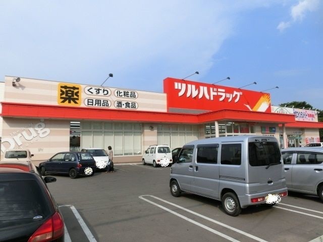 ドラックストア　ツルハドラッグ函館本通店（ドラッグストア）まで413m