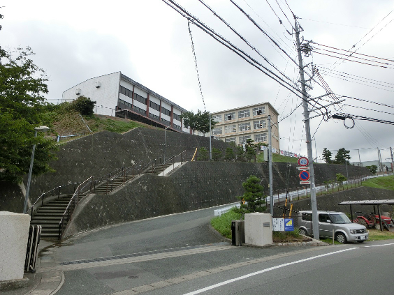 中学校　浜松市立入野中学校（中学校）まで2001m
