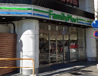 コンビニ　ファミリーマート 十三東店（コンビニ）まで213m