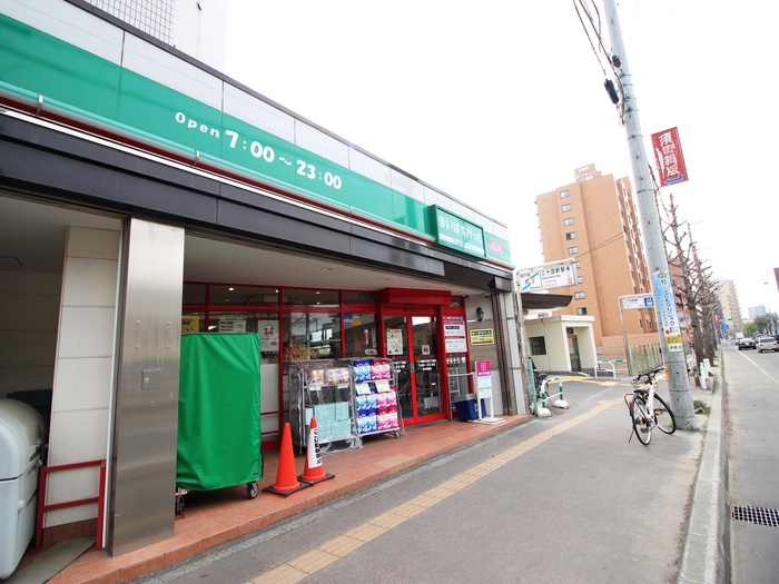スーパー　まいばすっけと　二十四軒1条5丁目店（スーパー）まで1800m