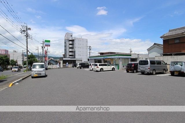 コンビニ　ファミリーマート（コンビニ）まで340m