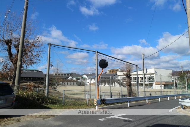 小学校　久米小学校（小学校）まで525m