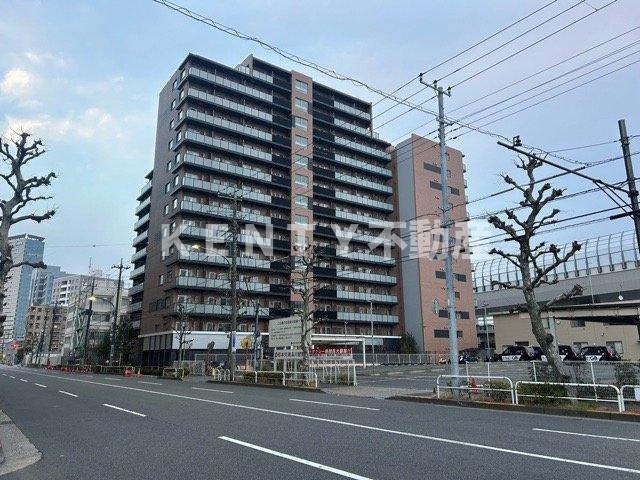バルコニー　暖かな日差しのふりそそぐバルコニー