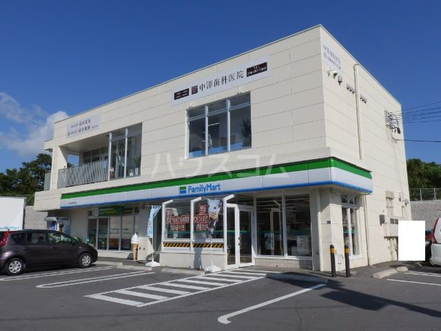 コンビニ　ファミリーマート（コンビニ）まで520m
