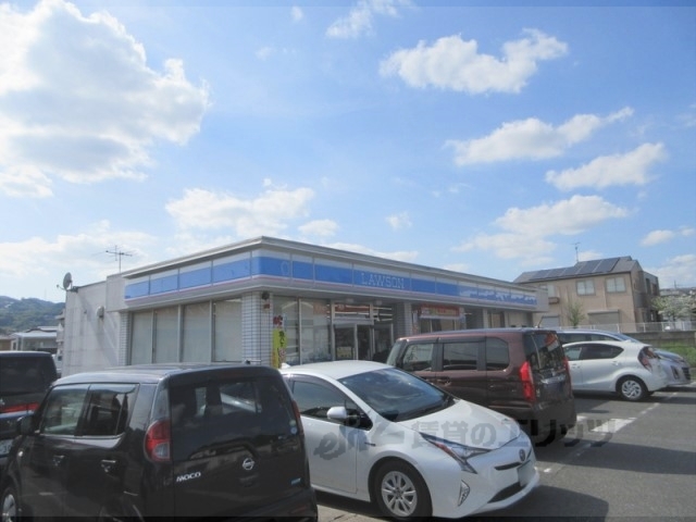 コンビニ　ローソン平群バイパス店（コンビニ）まで650m