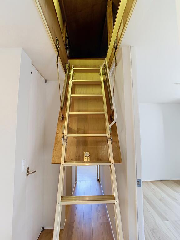 その他設備　小屋裏収納
