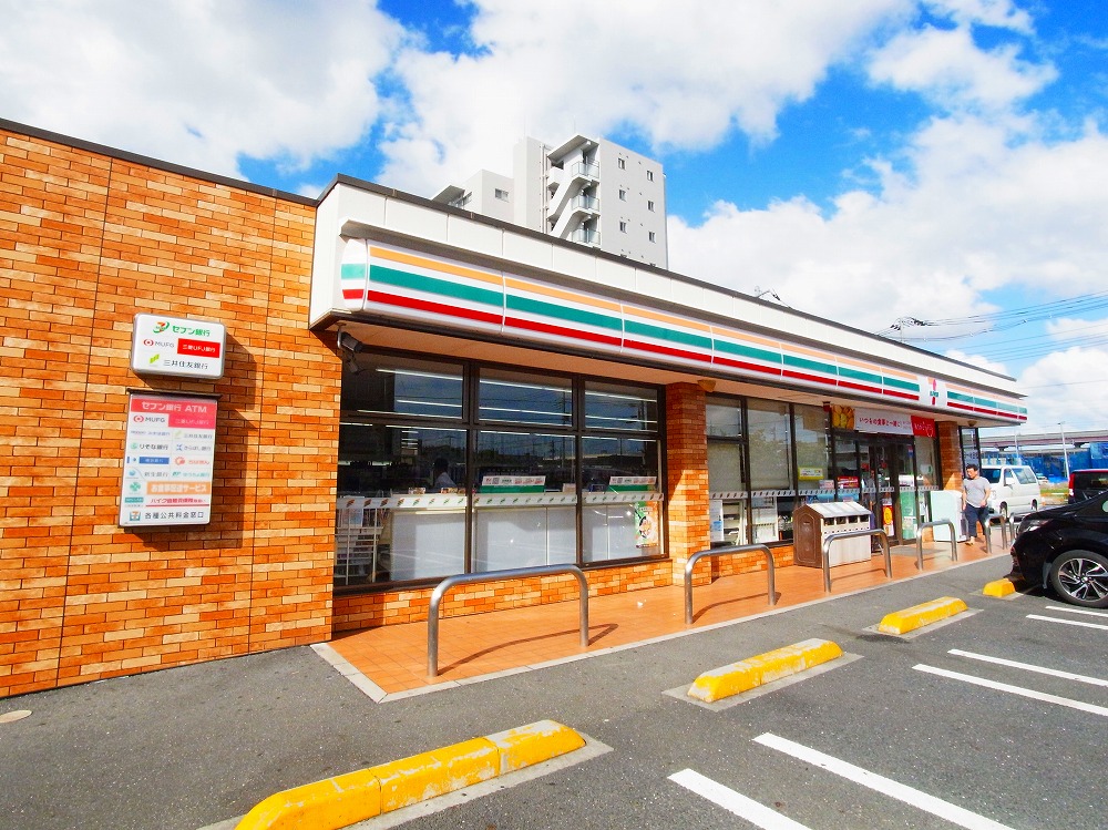 コンビニ　セブンイレブン 足立六町1丁目店（コンビニ）まで772m