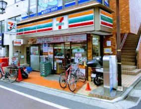 コンビニ　セブンイレブン　世田谷東松原駅前店（コンビニ）まで556m