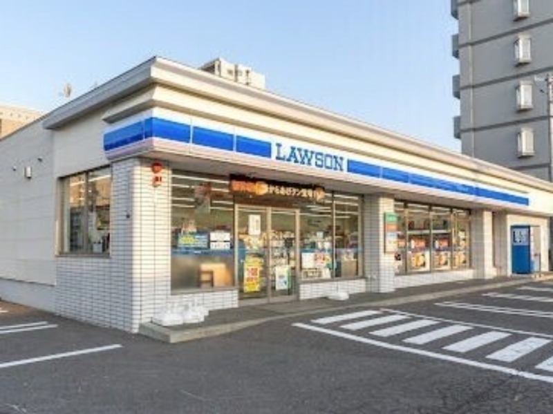 コンビニ　ローソン札幌北17条東7店（コンビニ）まで374m