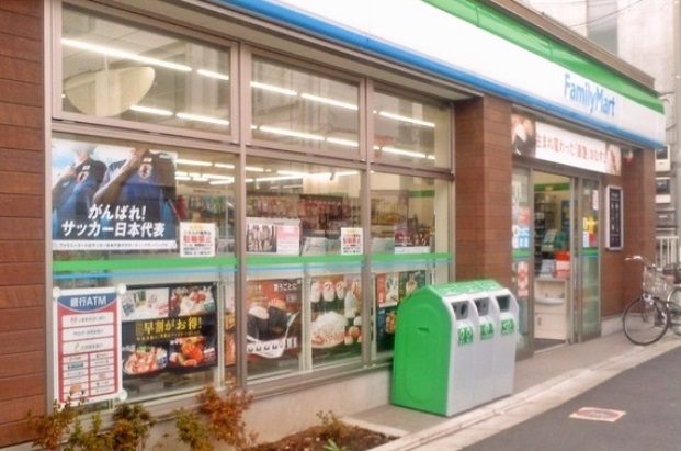 コンビニ　ファミリーマート 駒沢大学駅前店（コンビニ）まで352m