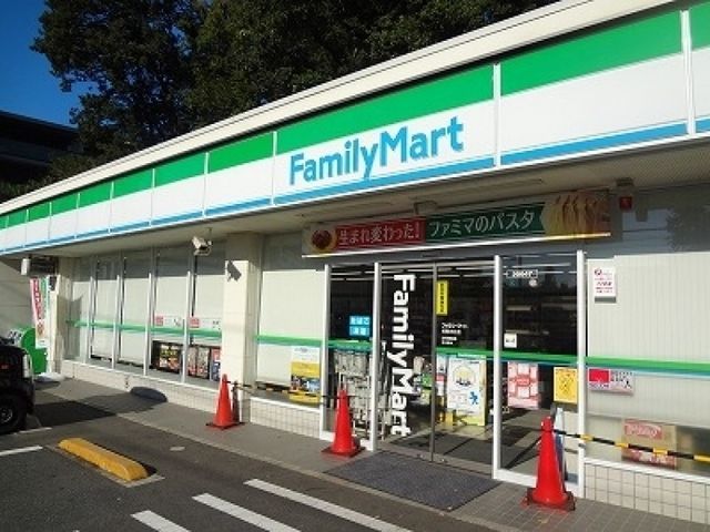 コンビニ　ファミリーマート用賀の杜店（コンビニ）まで782m