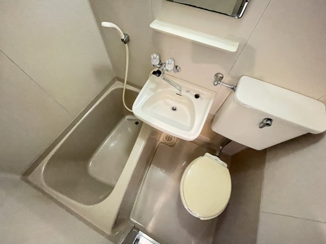バス・シャワールーム　落ち着いた空間のお風呂です