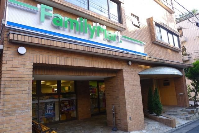 コンビニ　ファミリーマート（コンビニ）まで365m