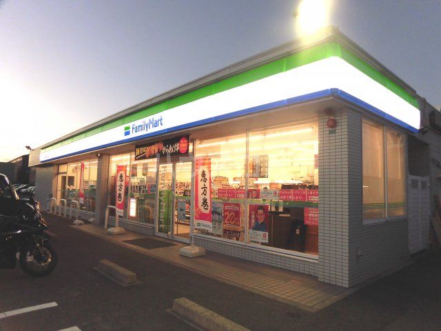 コンビニ　ファミリーマート四日市おごそ東店（コンビニ）まで543m
