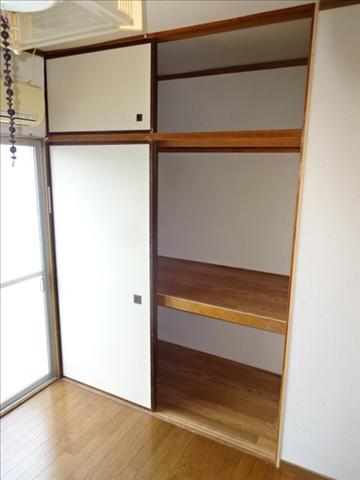 収納　衣類もたくさん収納できますね。