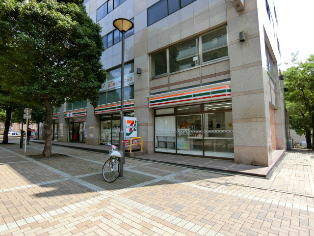 コンビニ　セブンイレブン（コンビニ）まで561m