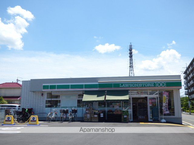 コンビニ　ローソンストア１００（コンビニ）まで114m