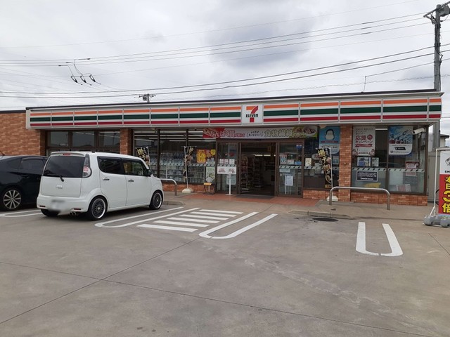 コンビニ　セブンイレブン（コンビニ）まで63m