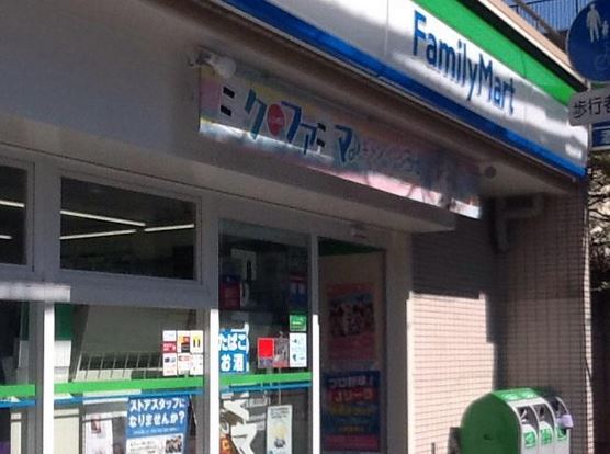 コンビニ　ファミリーマート菊川一丁目店（コンビニ）まで162m