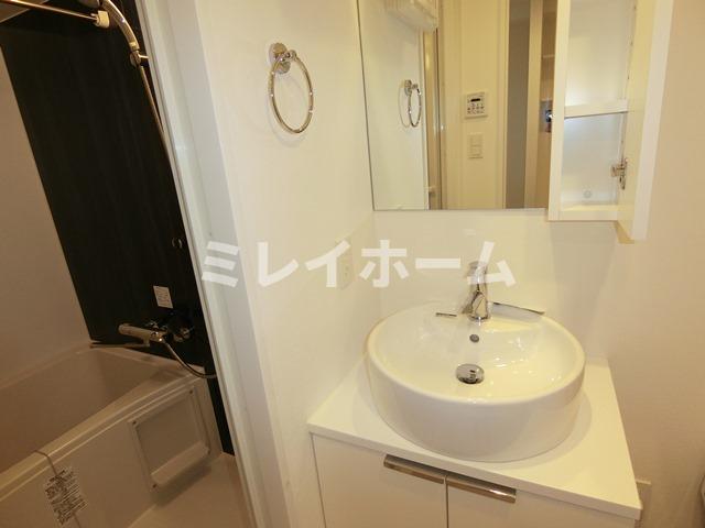 洗面設備　同建物内別のお部屋の参考写真になります。