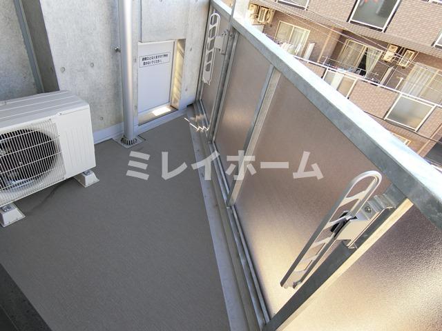 バルコニー　同建物内別のお部屋の参考写真になります。