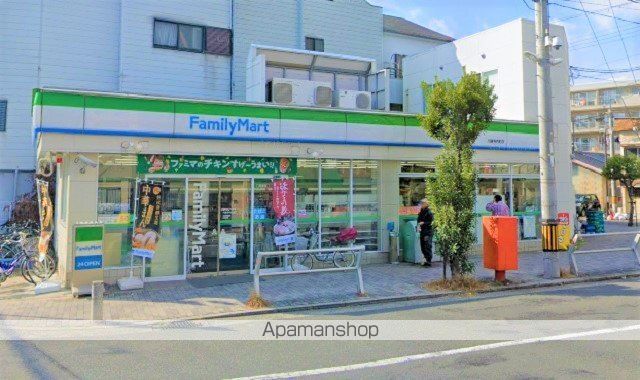 コンビニ　ファミリーマート（コンビニ）まで761m