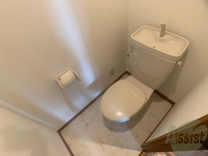 トイレ　こちらはトイレです。清潔感があり、安心して使用できます。