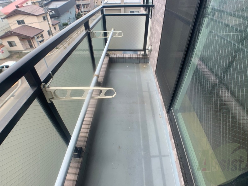 バルコニー　バルコニーが付いていますので一息ついてみてはいかがですか。